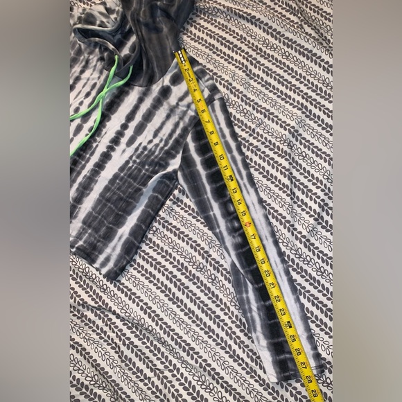 Ruby & Lace Crop - Picture 5 of 11